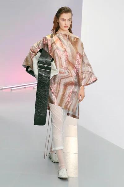 Look 10
